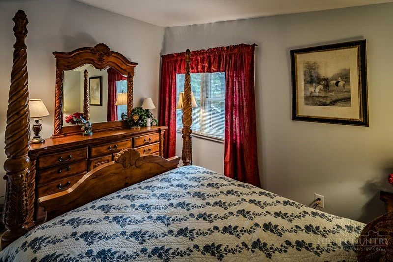 Image number 21 for the current listing