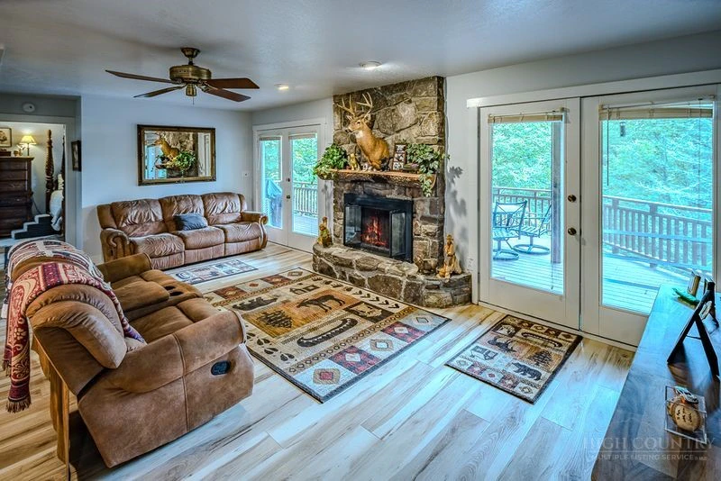 Image number 3 for the current listing