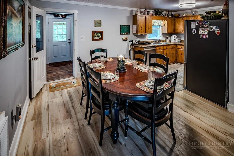 Image number 7 for the current listing