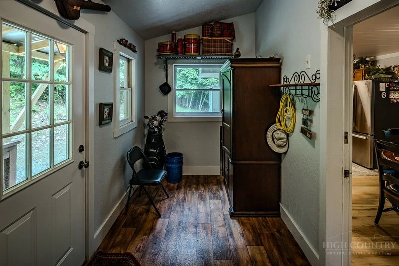 Image number 9 for the current listing