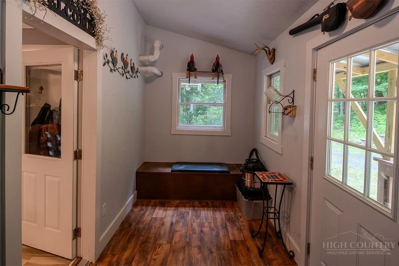 Image number 10 for the current listing