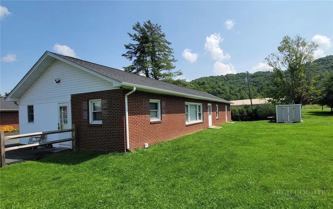 Image number 1 for the current listing