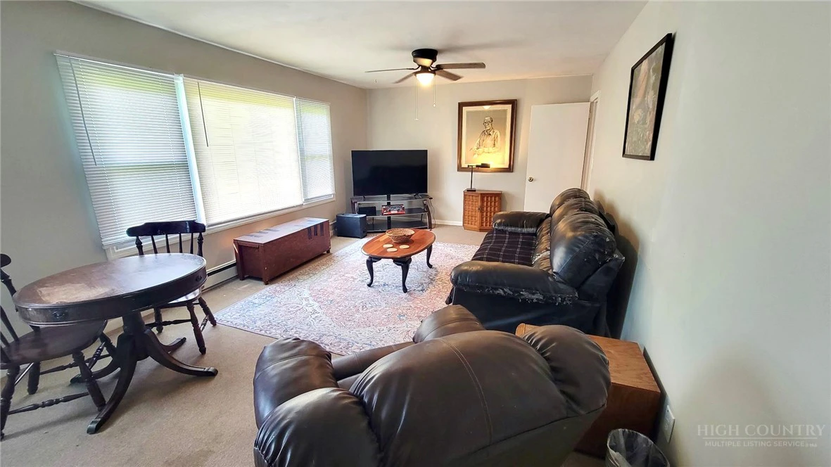 Image number 2 for the current listing