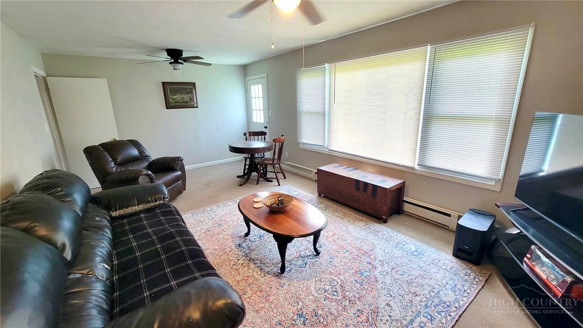Image number 3 for the current listing