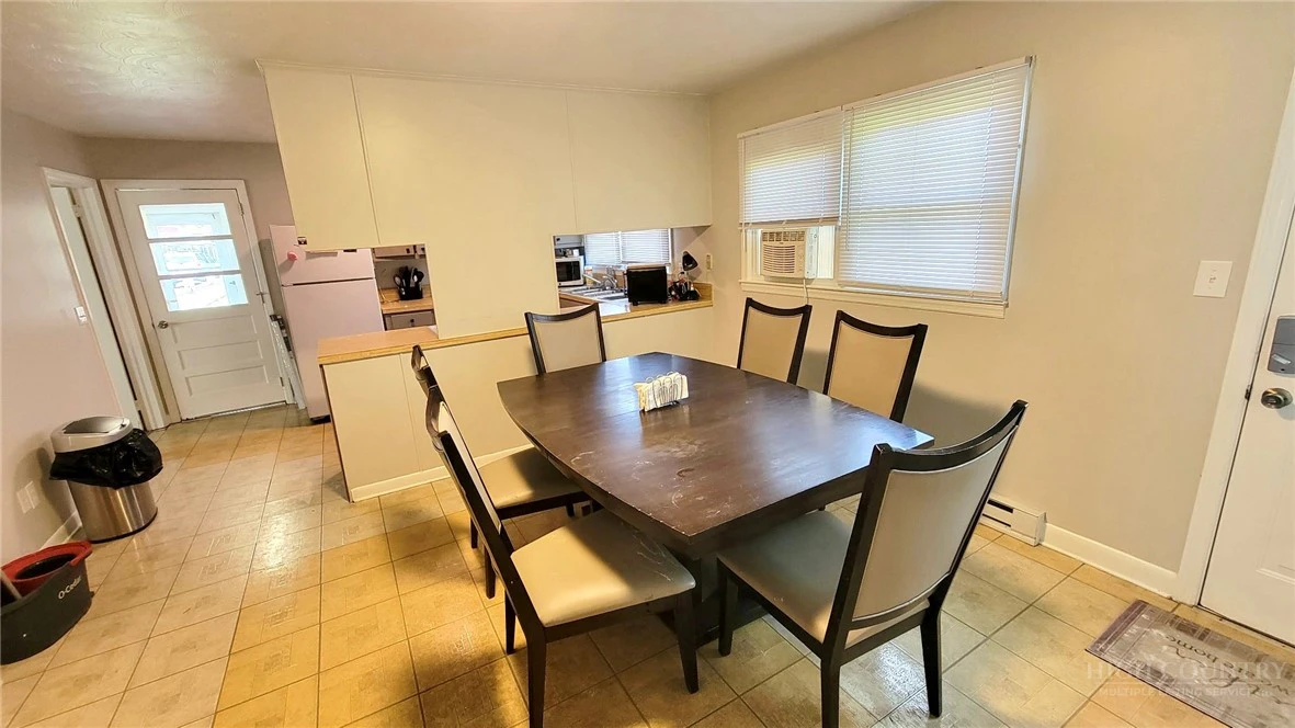 Image number 4 for the current listing