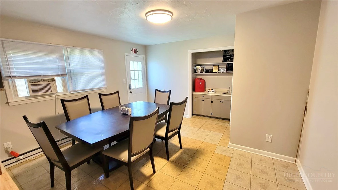 Image number 5 for the current listing