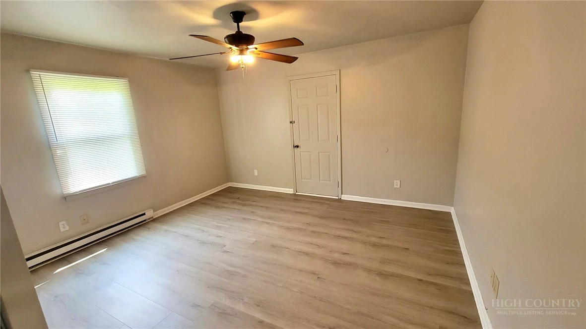 Image number 8 for the current listing