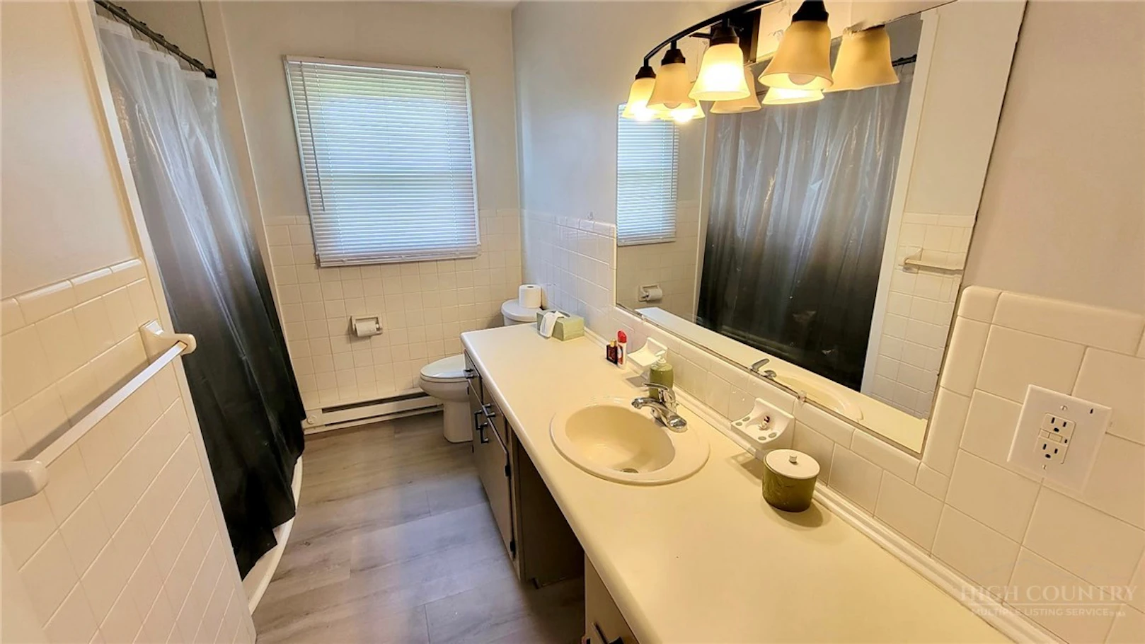Image number 9 for the current listing
