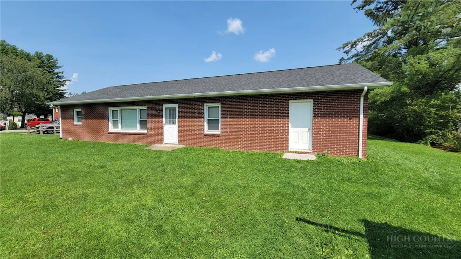 Image number 11 for the current listing