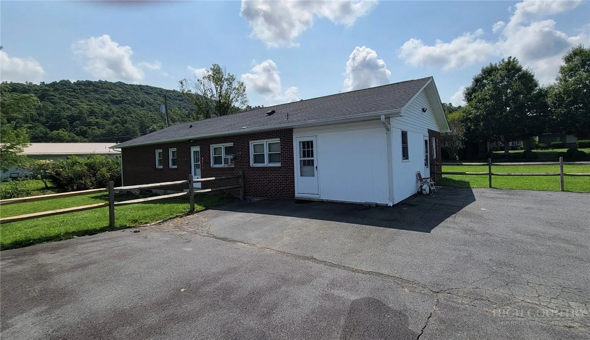 Image number 14 for the current listing