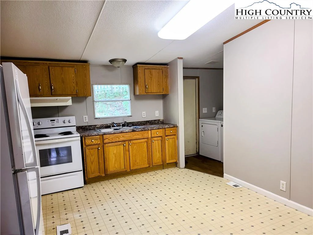 Image number 15 for the current listing