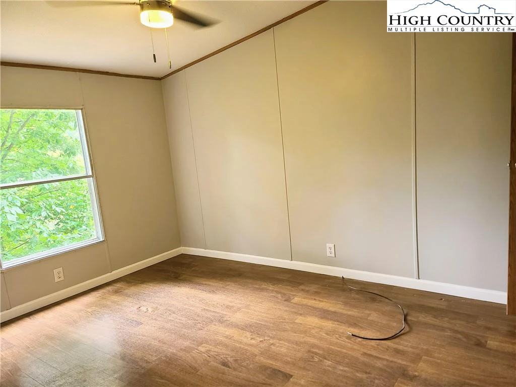 Image number 2 for the current listing