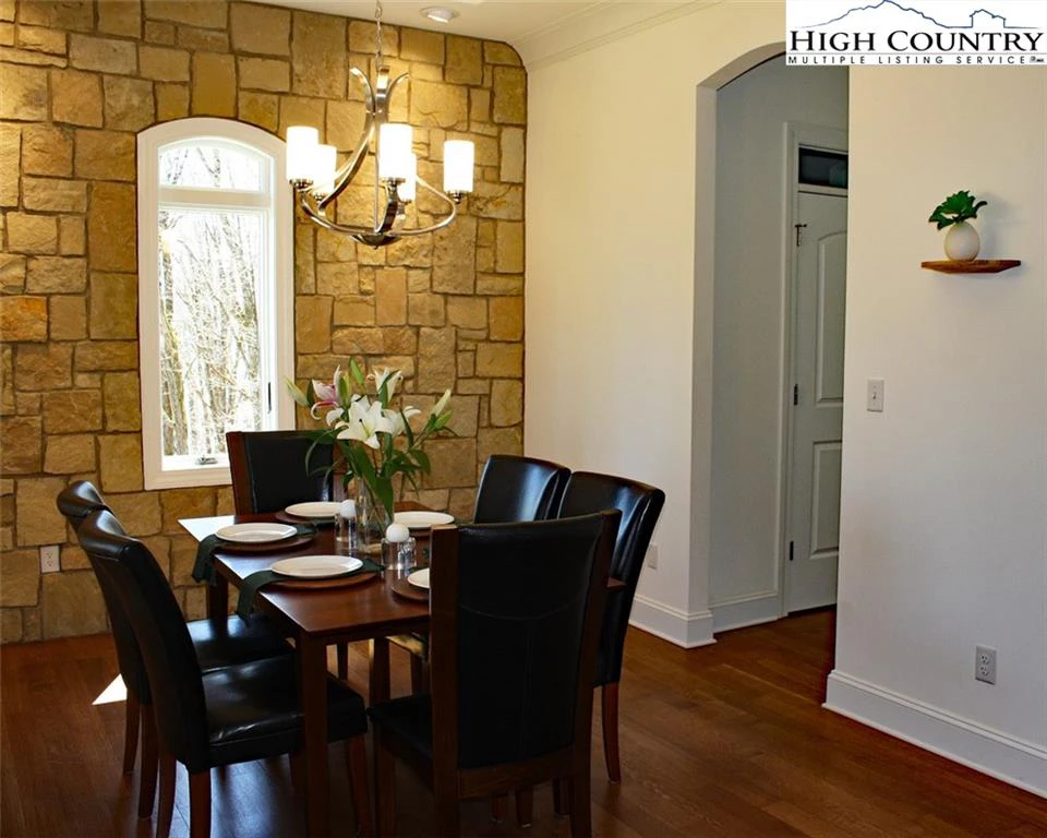 Image number 12 for the current listing