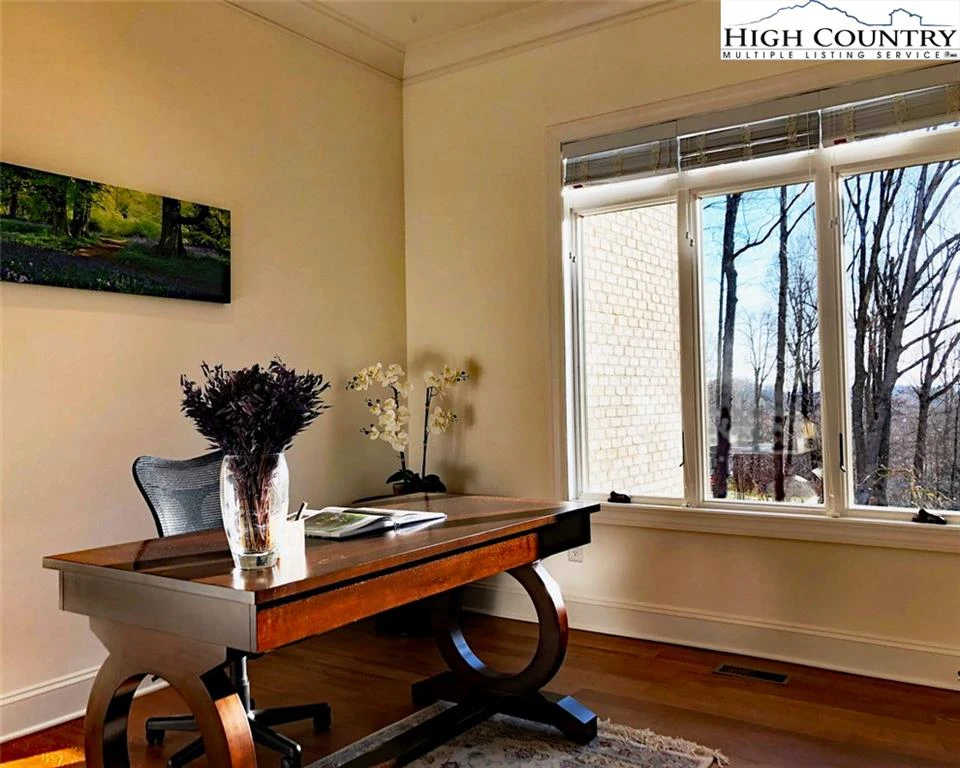 Image number 3 for the current listing