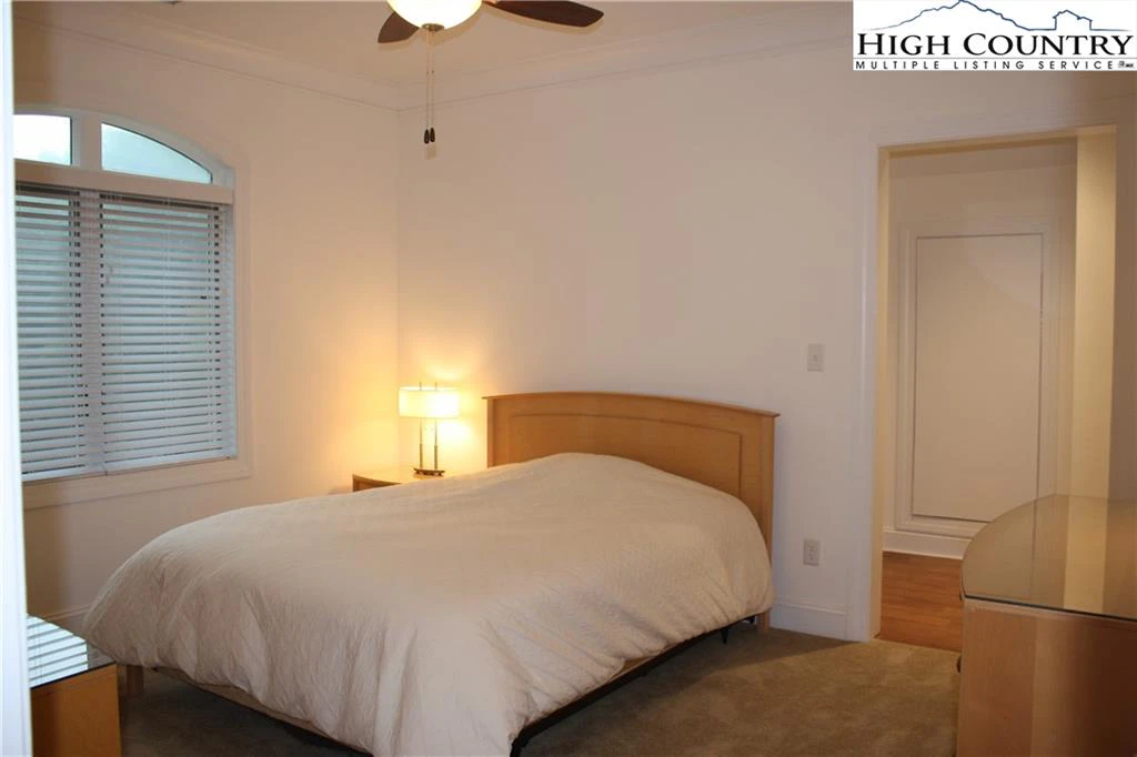 Image number 2 for the current listing