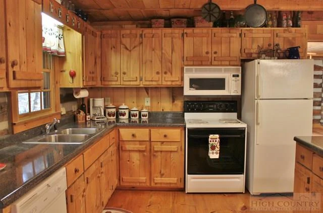 Image number 3 for the current listing