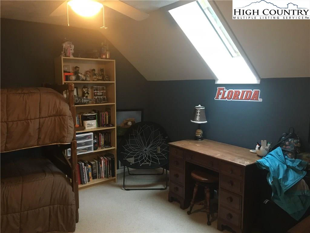 Image number 11 for the current listing