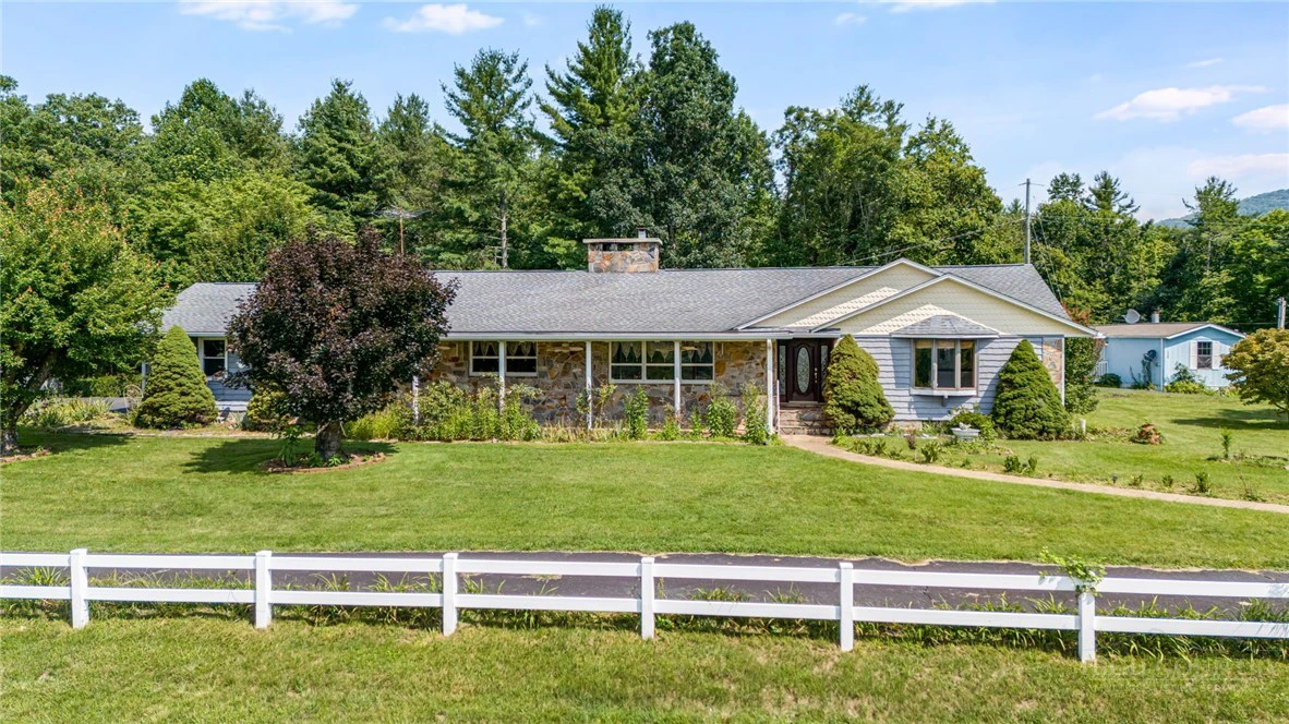 Image number 1 for the current listing