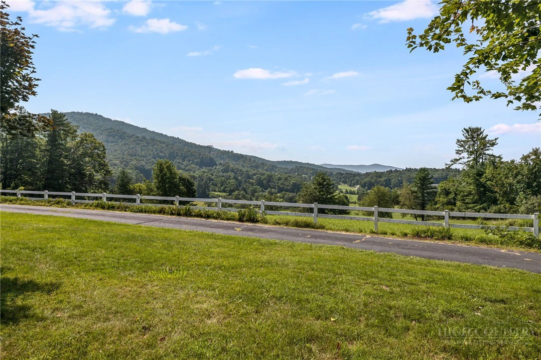 Image number 5 for the current listing