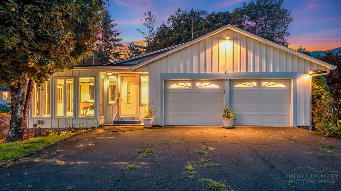 Image number 7 for the current listing