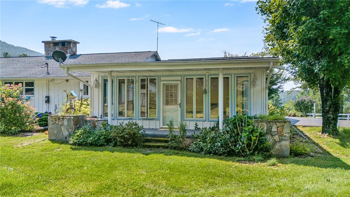 Image number 10 for the current listing