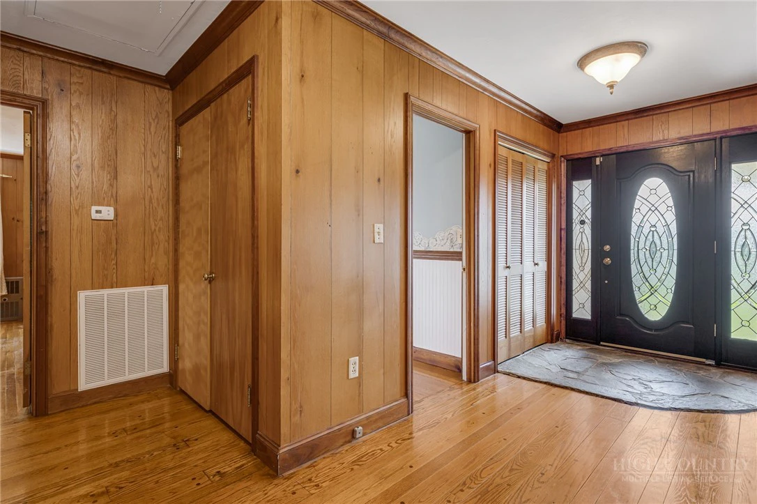 Image number 11 for the current listing