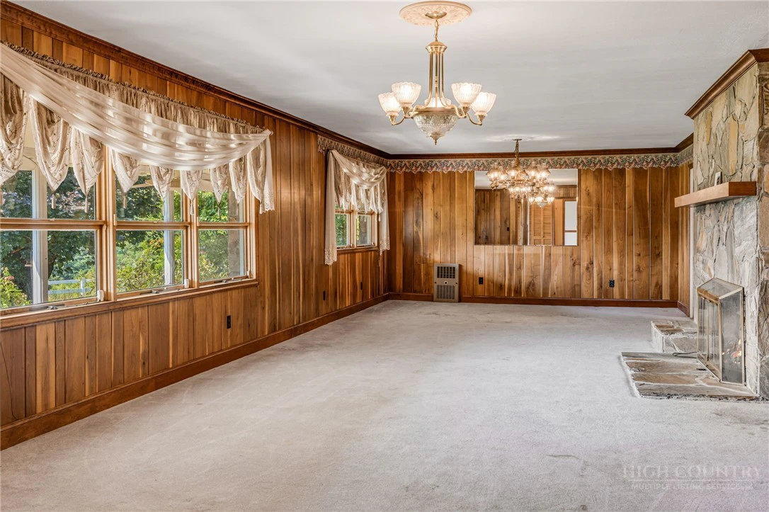 Image number 13 for the current listing