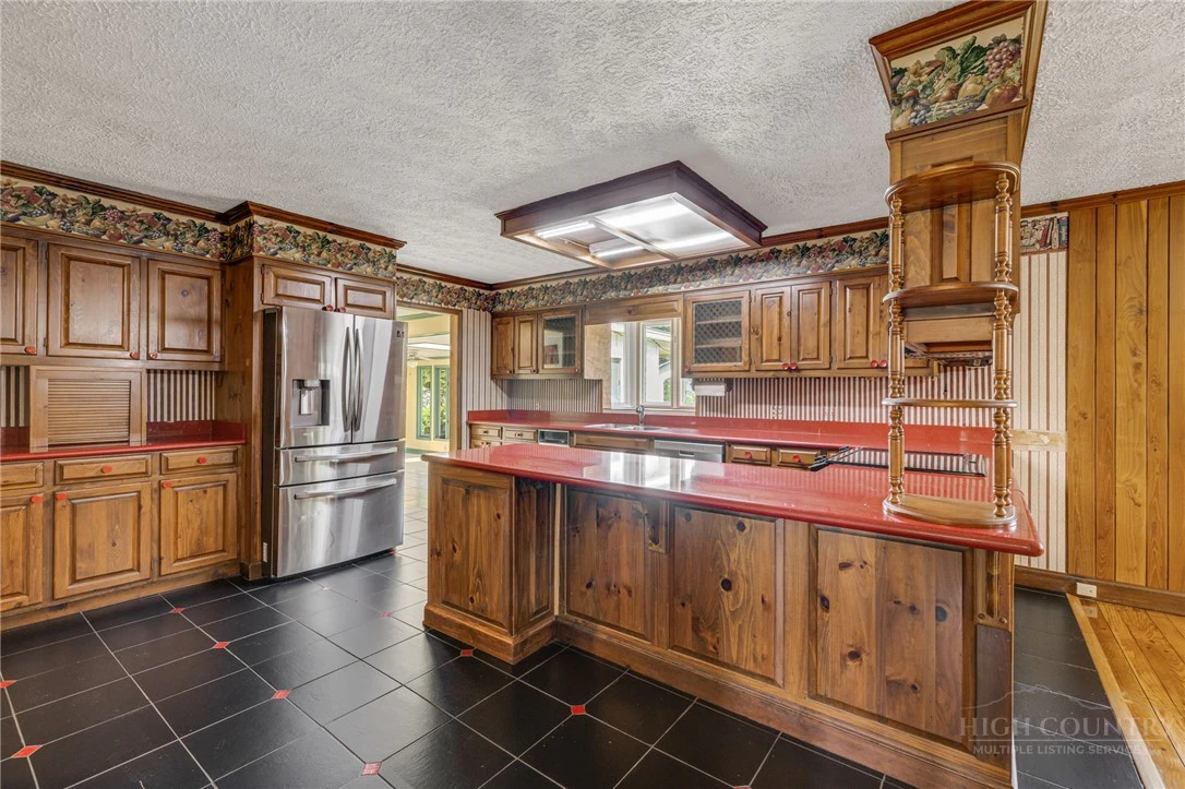 Image number 18 for the current listing