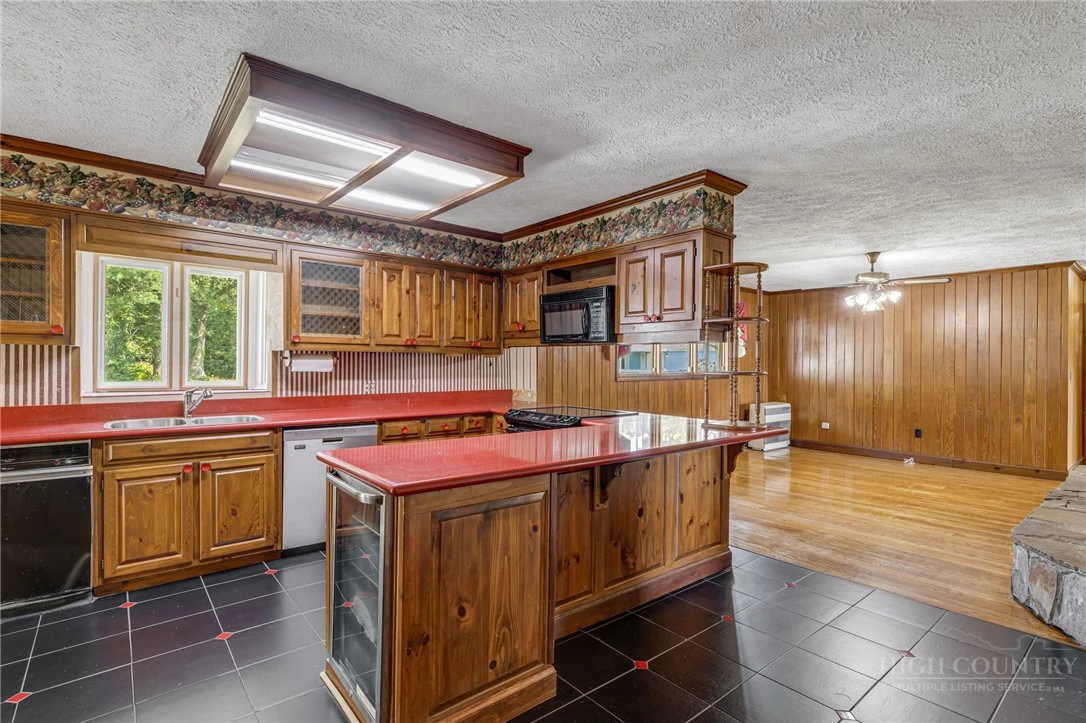 Image number 19 for the current listing