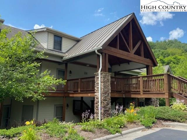 Image number 1 for the current listing