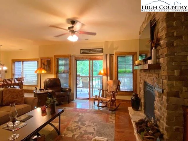 Image number 21 for the current listing