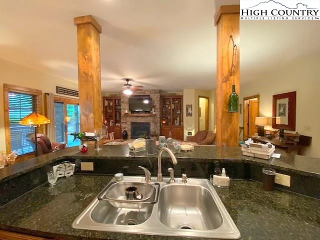 Image number 11 for the current listing