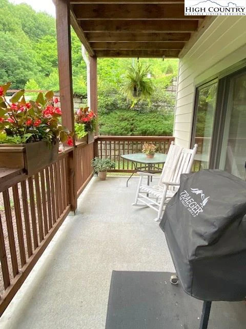 Image number 14 for the current listing