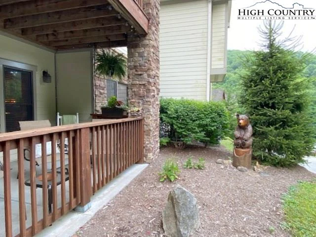 Image number 15 for the current listing