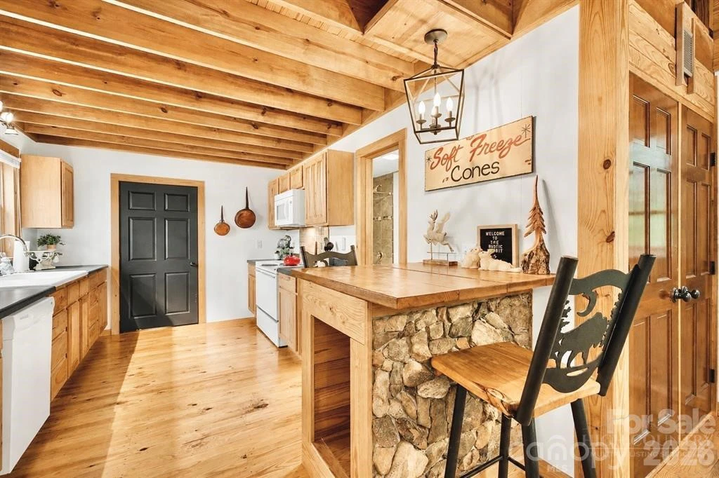 Image number 13 for the current listing