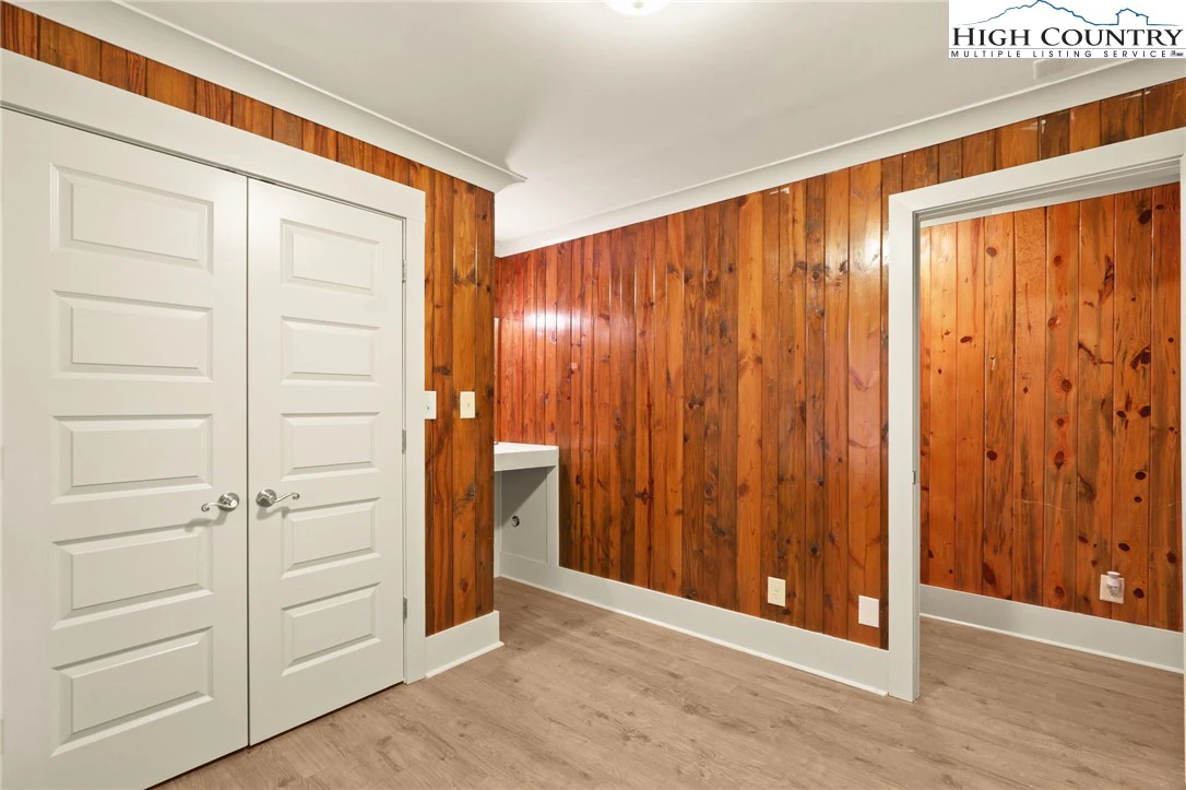 Image number 9 for the current listing
