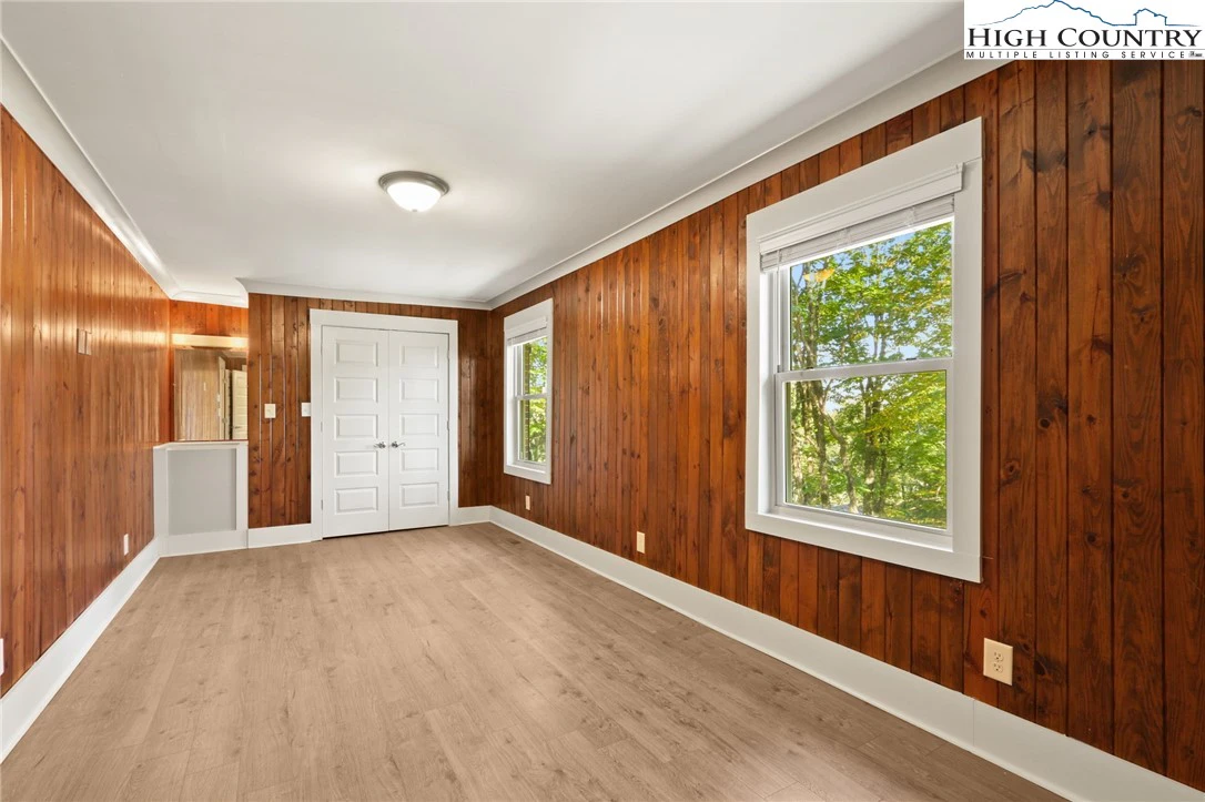 Image number 10 for the current listing