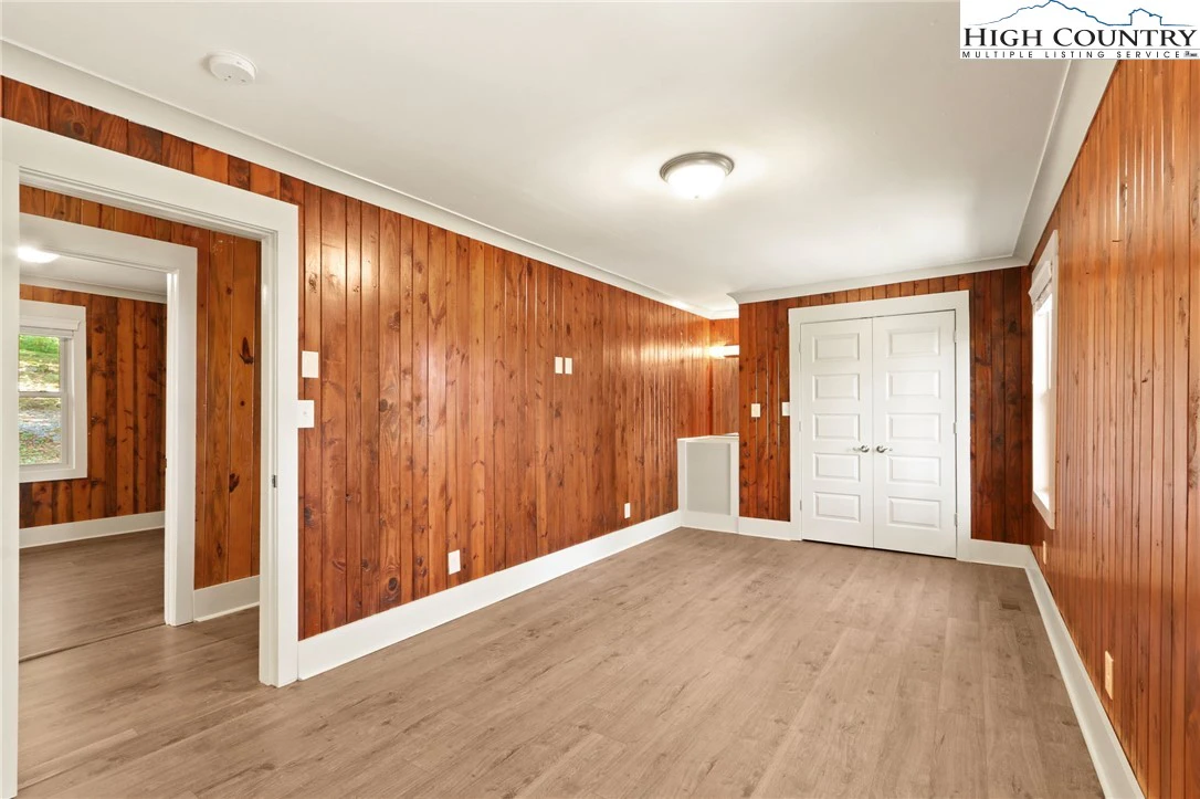 Image number 12 for the current listing