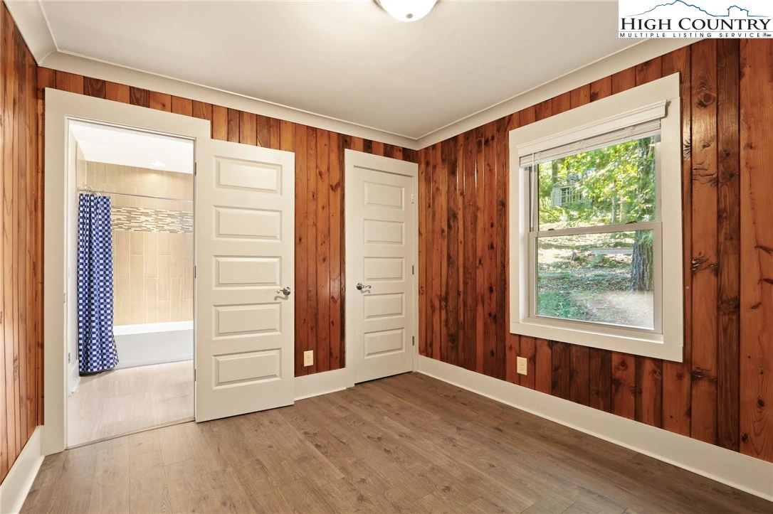 Image number 16 for the current listing