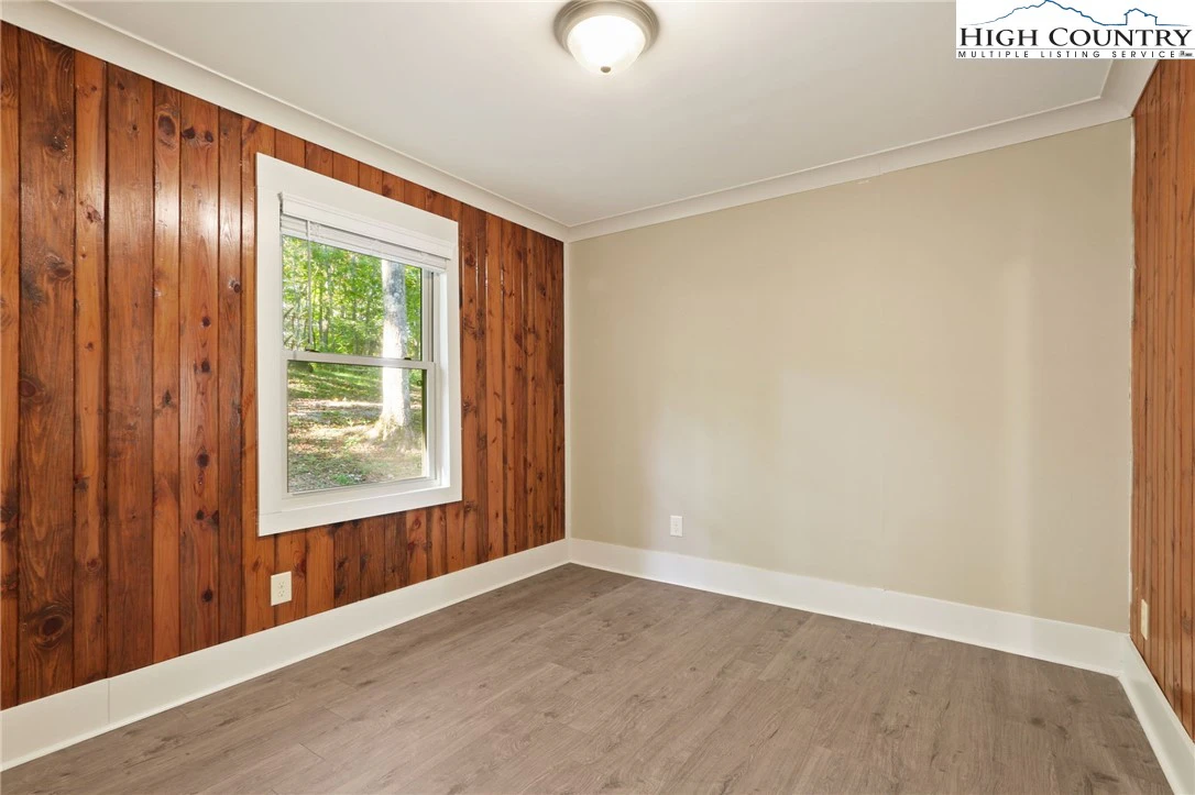 Image number 18 for the current listing
