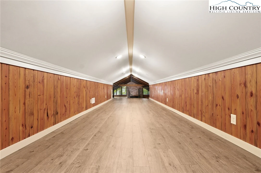 Image number 7 for the current listing