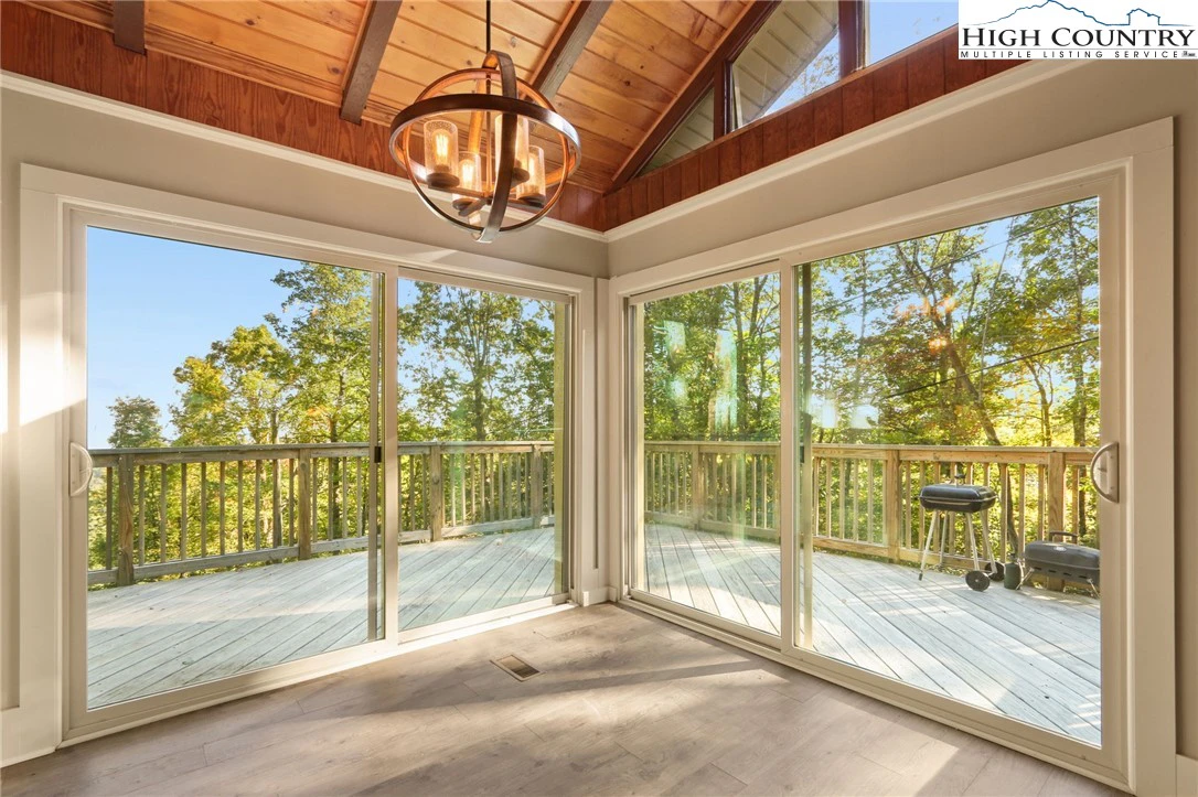 Image number 5 for the current listing