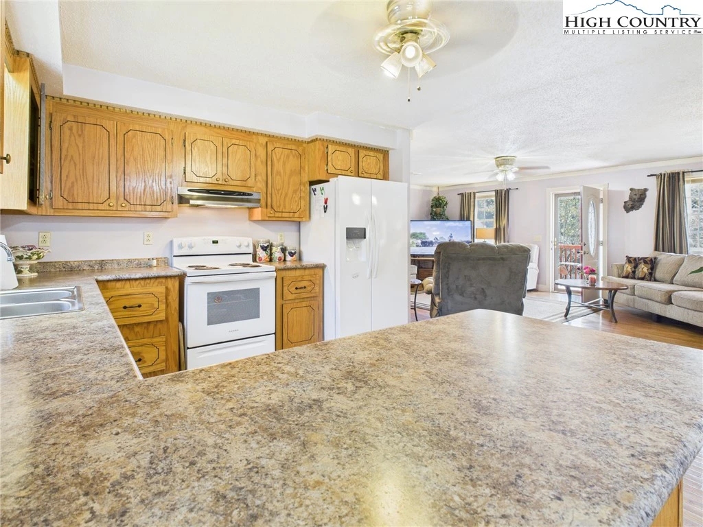 Image number 41 for the current listing