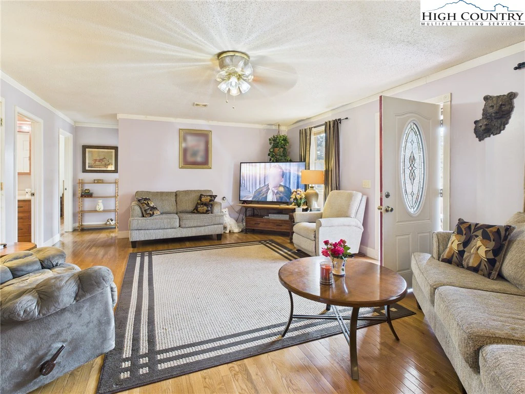Image number 3 for the current listing