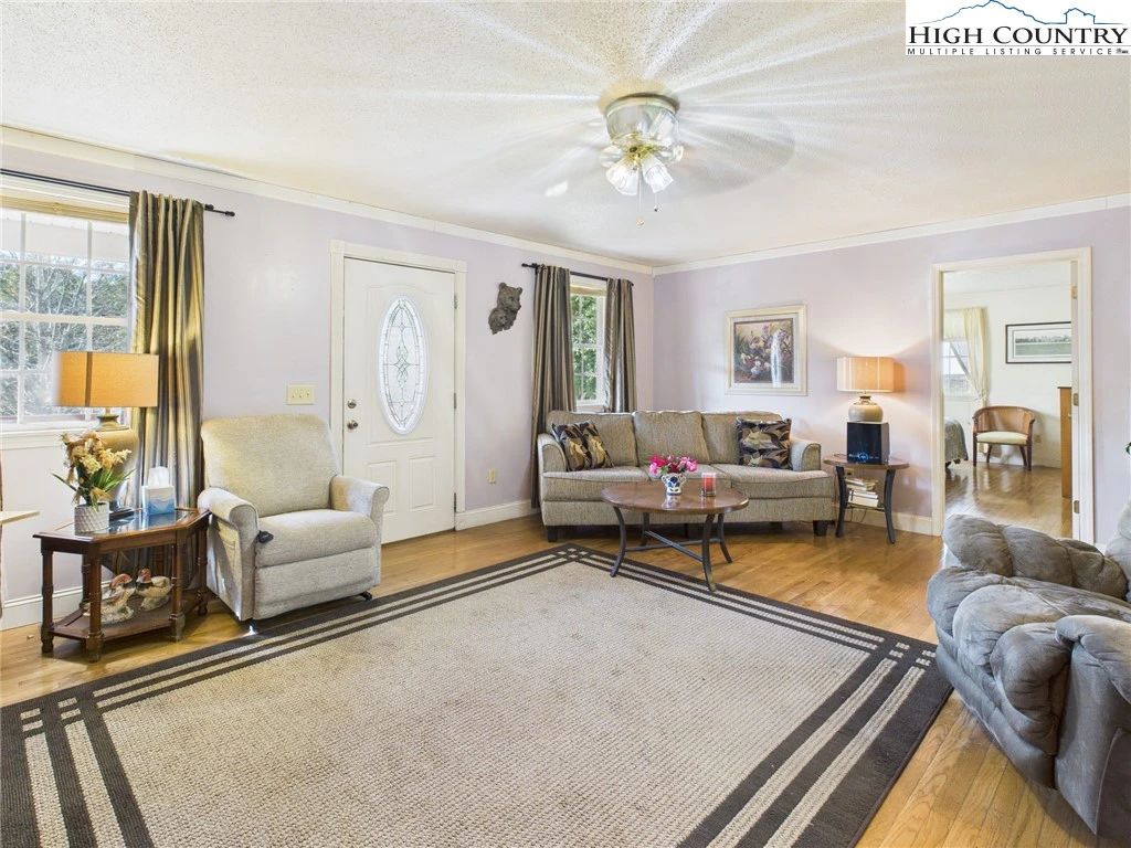 Image number 5 for the current listing
