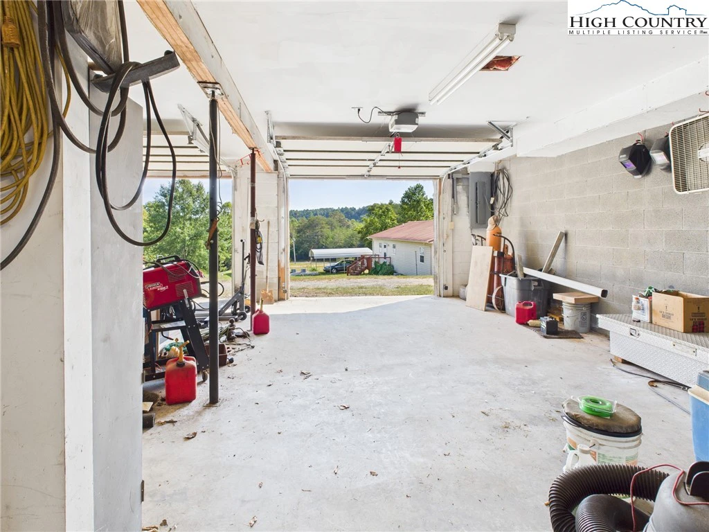 Image number 16 for the current listing