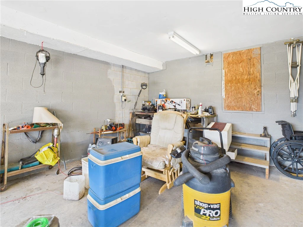 Image number 17 for the current listing