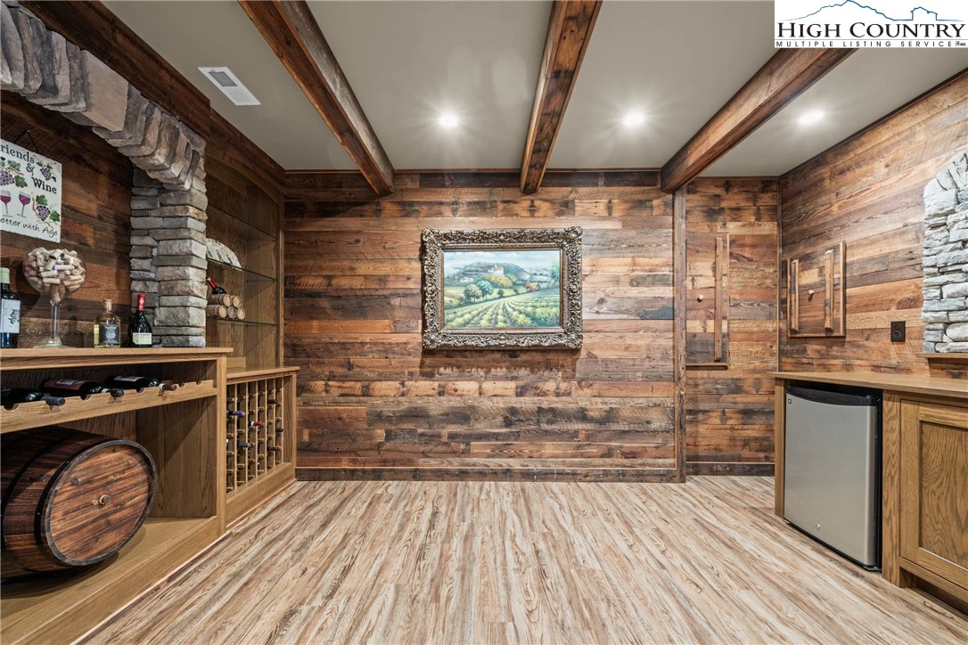 Image number 9 for the current listing