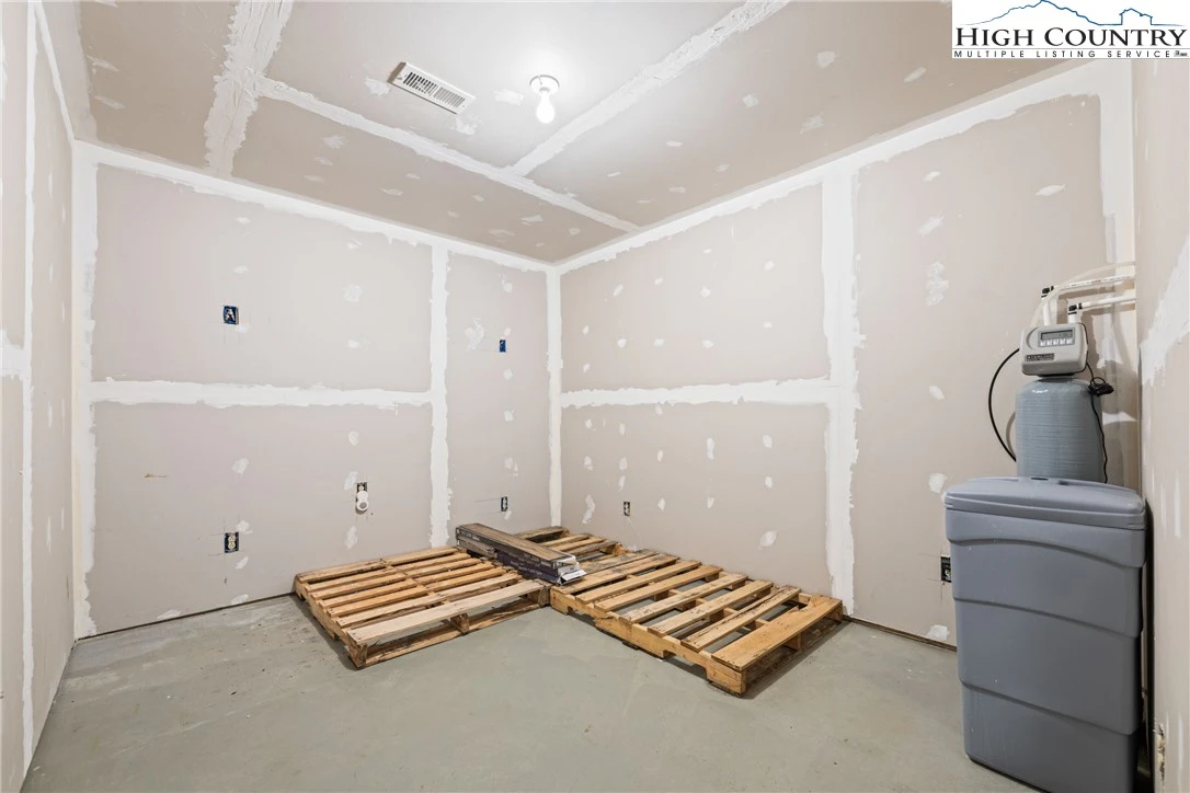 Image number 11 for the current listing
