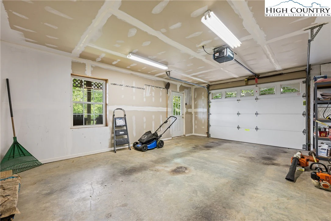Image number 13 for the current listing